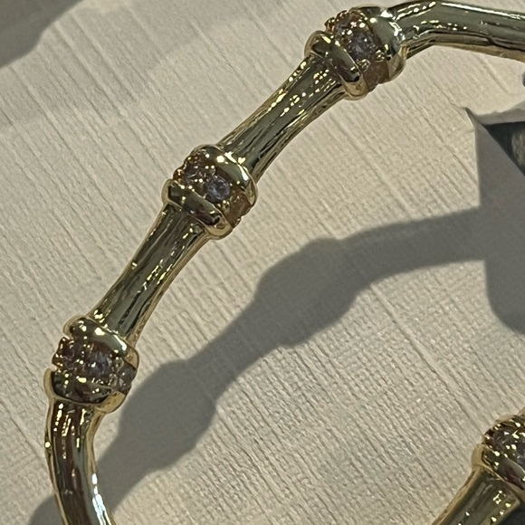 Kendra Scott Gold Tone Bamboo-Style Medium Hoop Earrings new with dust bag - Picture 6 of 6